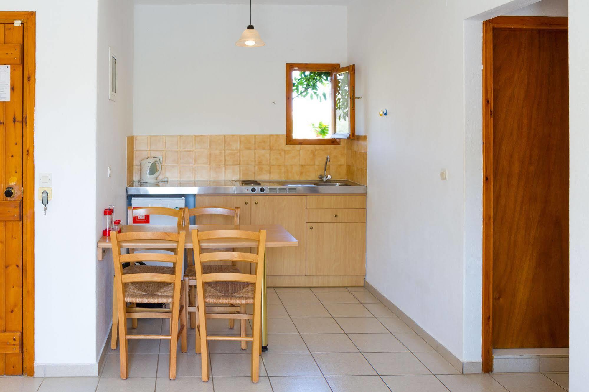 Ideal Hotel Kokkini Hani Kültér fotó